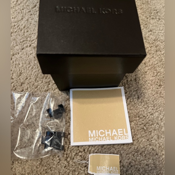 Michael Kors black watch - Picture 5 of 5